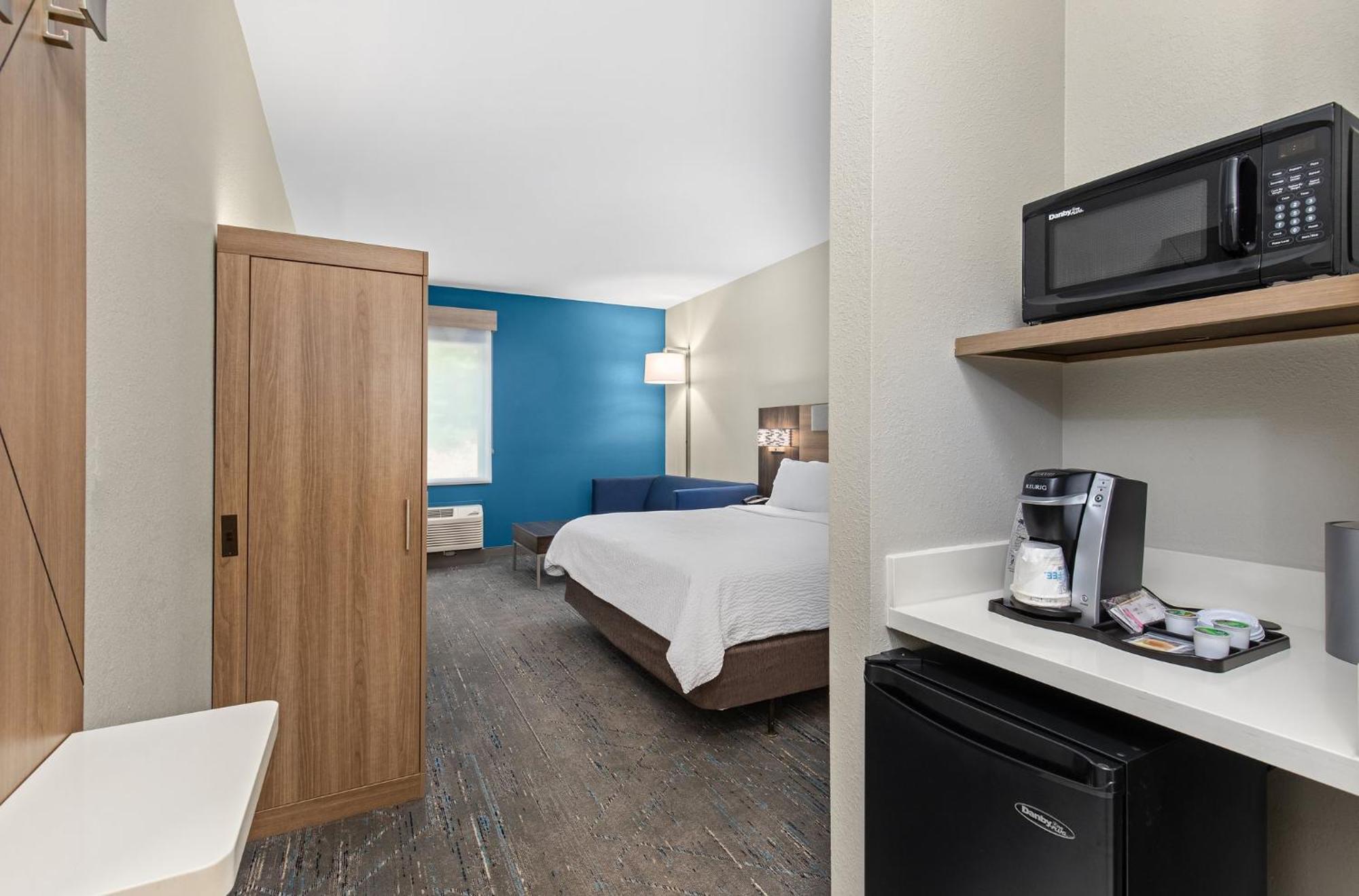 Holiday Inn Express Hurricane Mills Waverly By Ihg Экстерьер фото